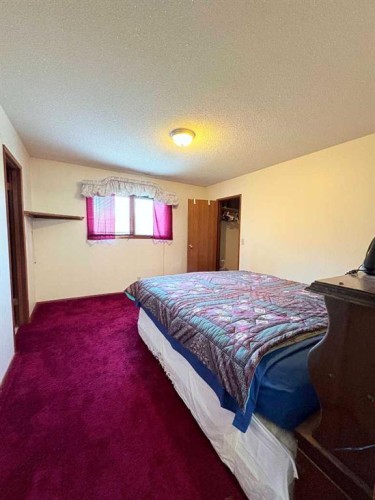 737 2 Street West, Cardston, AB - Indoor Photo Showing Bedroom