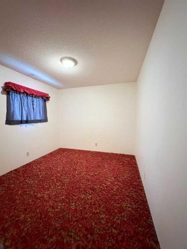 737 2 Street West, Cardston, AB - Indoor Photo Showing Other Room