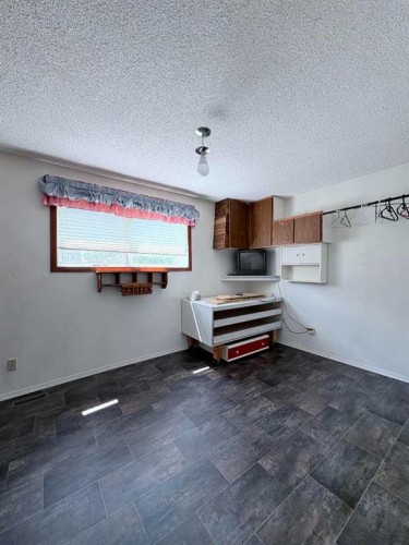 737 2 Street West, Cardston, AB - Indoor