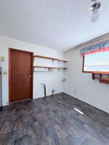 737 2 Street West, Cardston, AB - Indoor Photo Showing Other Room