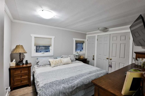 431 3 Street North, Vulcan, AB - Indoor Photo Showing Bedroom