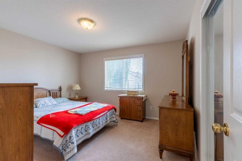 187 Cougar Way North, Lethbridge, AB 