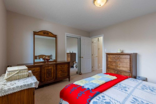 187 Cougar Way North, Lethbridge, AB 