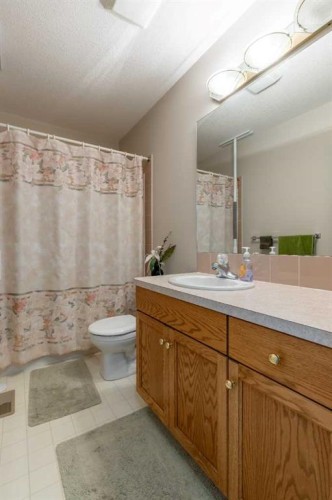 187 Cougar Way North, Lethbridge, AB 