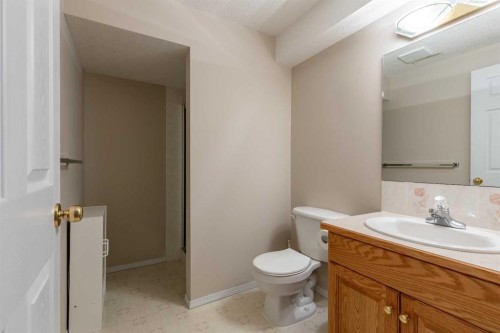 187 Cougar Way North, Lethbridge, AB 