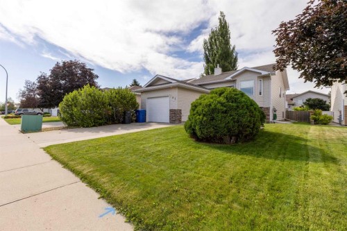 187 Cougar Way North, Lethbridge, AB 