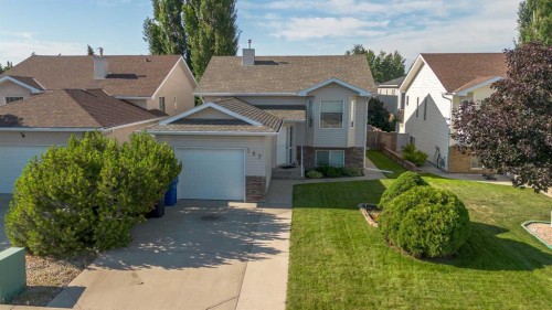 187 Cougar Way North, Lethbridge, AB 