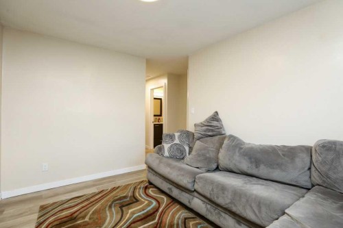 59 Lasalle Road West, Lethbridge, AB - Indoor Photo Showing Living Room