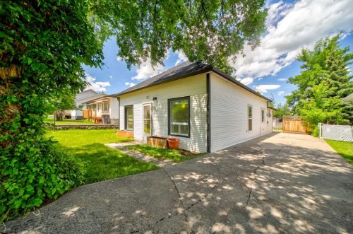 727 McDougall Street  Pincher Creek, AB T0K 1W0