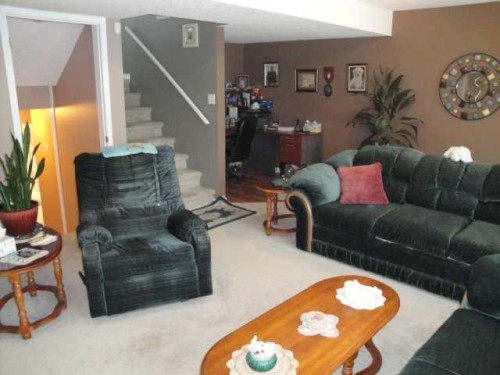 94 Heritage Lane West, Lethbridge, AB - Indoor Photo Showing Living Room
