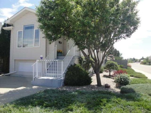 94 Heritage Lane WEST Lethbridge, AB T1K 7S4