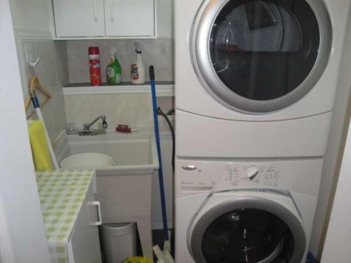 94 Heritage Lane West, Lethbridge, AB - Indoor Photo Showing Laundry Room