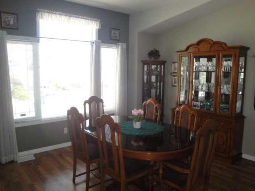 94 Heritage Lane West, Lethbridge, AB - Indoor Photo Showing Dining Room