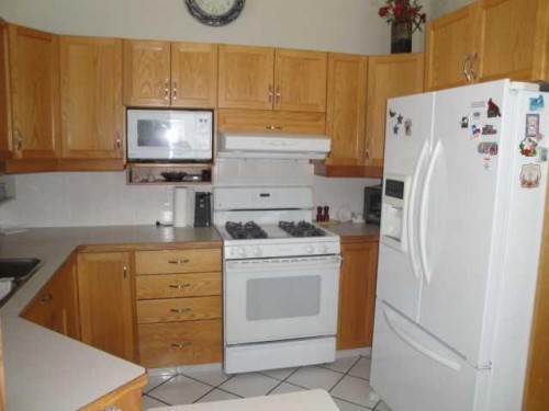 94 Heritage Lane West, Lethbridge, AB - Indoor Photo Showing Kitchen With Double Sink