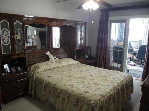 94 Heritage Lane West, Lethbridge, AB - Indoor Photo Showing Bedroom