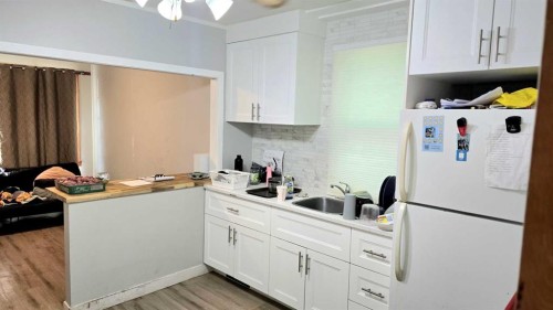 1815 1 Avenue North, Lethbridge, AB - Indoor Photo Showing Kitchen