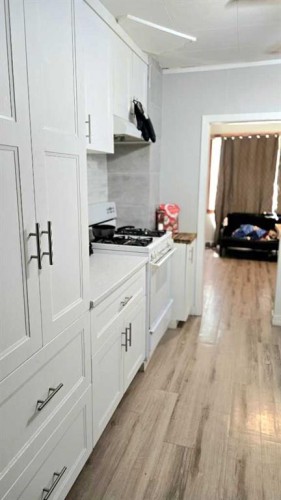 1815 1 Avenue North, Lethbridge, AB - Indoor