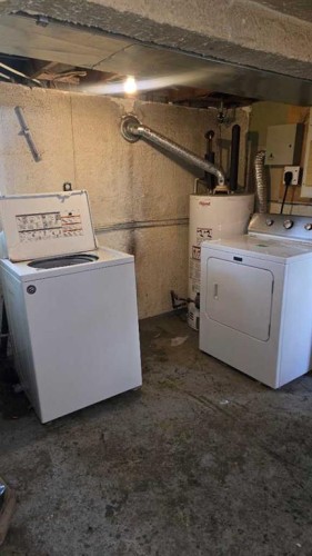 1815 1 Avenue North, Lethbridge, AB - Indoor Photo Showing Laundry Room