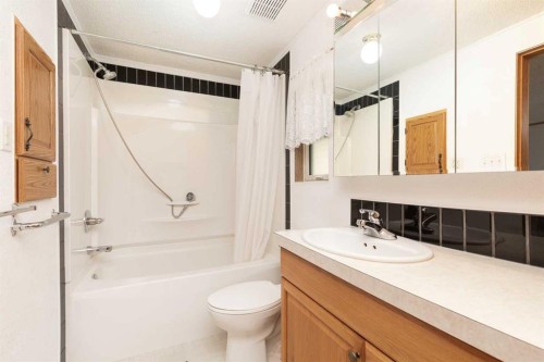 2921 29 Street South, Lethbridge, AB 
