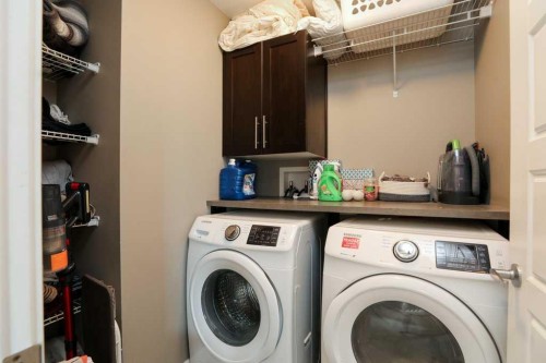 567 Moonlight Lane West, Lethbridge, AB - Indoor Photo Showing Laundry Room