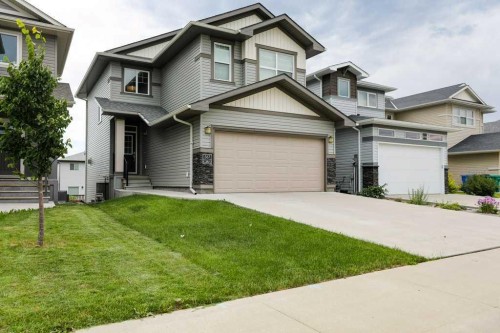 567 Moonlight Lane West, Lethbridge, AB - Outdoor With Facade