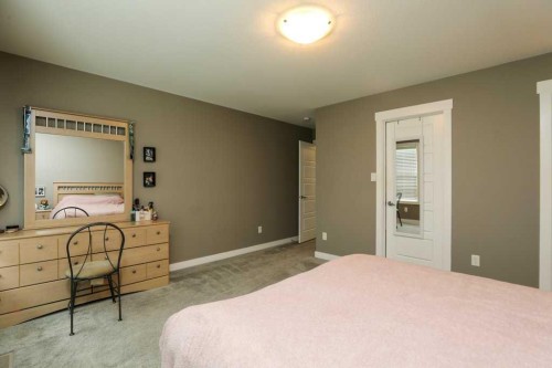 567 Moonlight Lane West, Lethbridge, AB - Indoor Photo Showing Bedroom