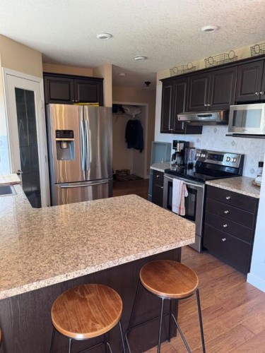 34 Riverbrook Close West, Lethbridge, AB - Indoor Photo Showing Kitchen