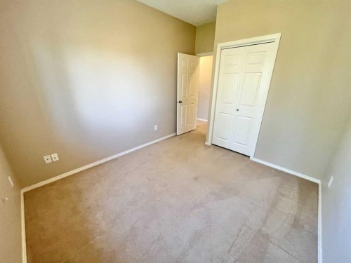 7-137 Silkstone Road West, Lethbridge, AB 