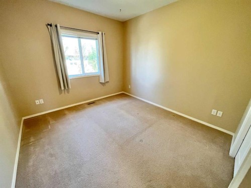 7-137 Silkstone Road West, Lethbridge, AB 