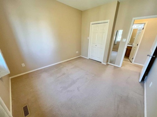 7-137 Silkstone Road West, Lethbridge, AB 