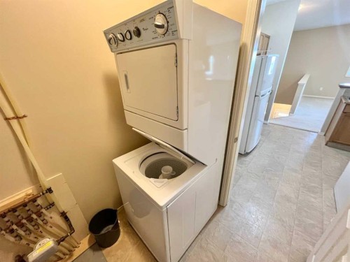 7-137 Silkstone Road West, Lethbridge, AB 