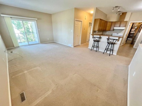 7-137 Silkstone Road West, Lethbridge, AB 