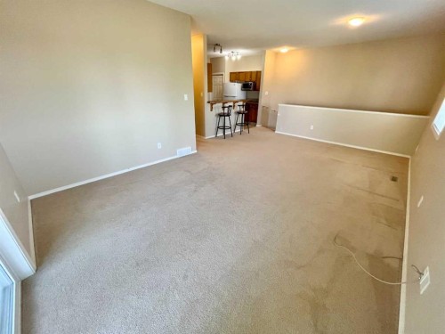 7-137 Silkstone Road West, Lethbridge, AB 