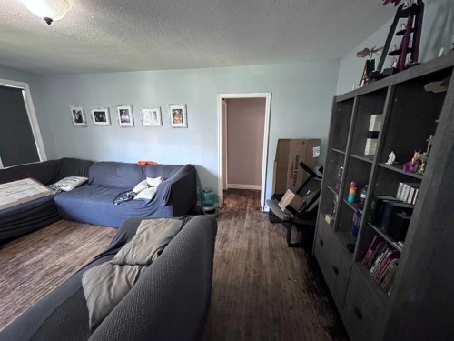 225 2 Avenue West, Cardston, AB 