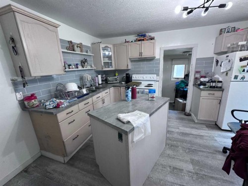 225 2 Avenue West, Cardston, AB 