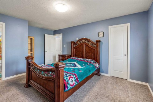 350 Mt Sunburst Way West, Lethbridge, AB - Indoor Photo Showing Bedroom