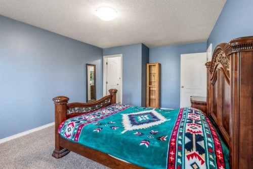 350 Mt Sunburst Way West, Lethbridge, AB - Indoor Photo Showing Bedroom