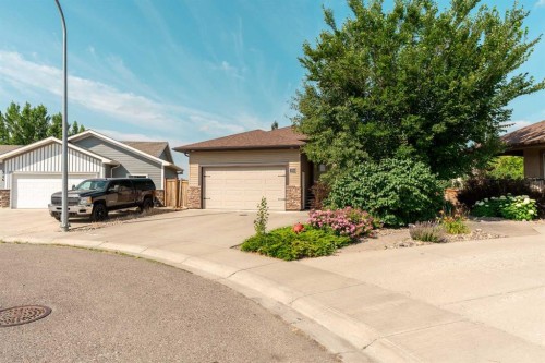 350 Mt Sunburst Way West, Lethbridge, AB - Outdoor