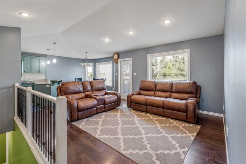 350 Mt Sunburst Way West, Lethbridge, AB - Indoor Photo Showing Living Room