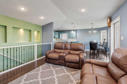 350 Mt Sunburst Way West, Lethbridge, AB - Indoor Photo Showing Living Room