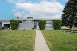 1102 Lakeview Drive SOUTHLethbridge, AB T1K 3E9