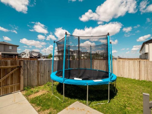 354 Mildred Dobbs Boulevard North, Lethbridge, AB 