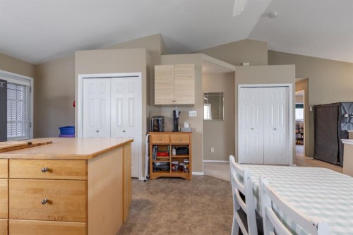 568 Heritage Boulevard West, Lethbridge, AB - Indoor