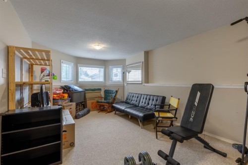 568 Heritage Boulevard West, Lethbridge, AB - Indoor