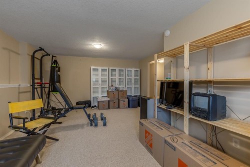 568 Heritage Boulevard West, Lethbridge, AB - Indoor Photo Showing Gym Room
