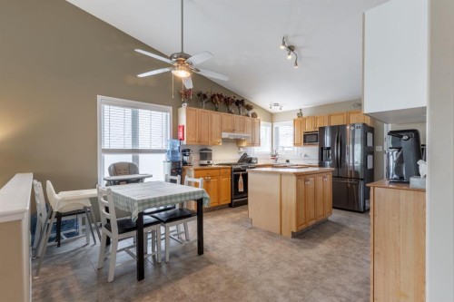 568 Heritage Boulevard West, Lethbridge, AB - Indoor