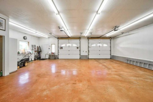 20541 25Th Avenue, Bellevue, AB - Indoor Photo Showing Garage