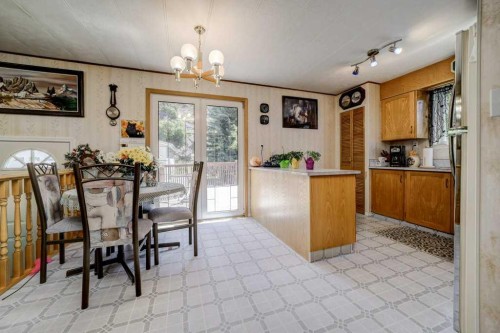 20541 25Th Avenue, Bellevue, AB - Indoor Photo Showing Dining Room