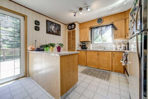 20541 25Th Avenue, Bellevue, AB - Indoor Photo Showing Kitchen
