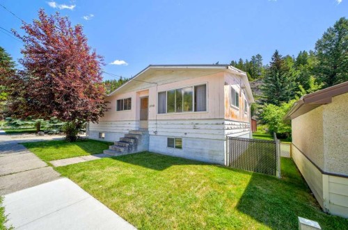 20541 25Th Avenue, Bellevue, AB - Outdoor
